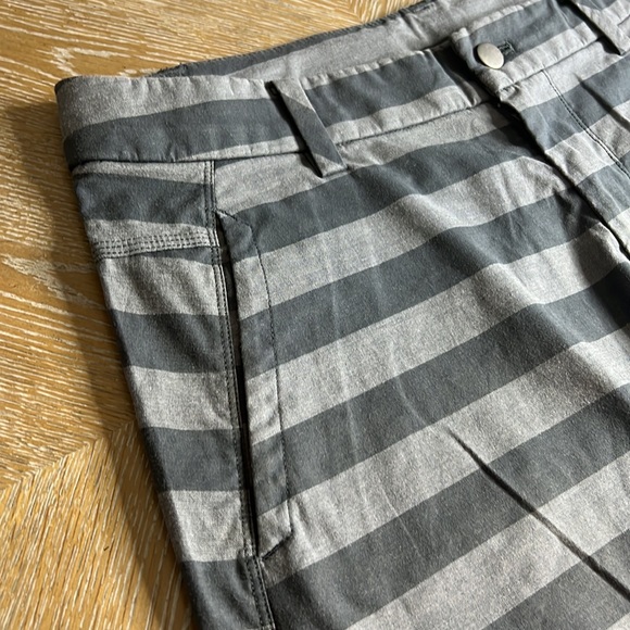 LULULEMON Grey Kahuna 2.0 Stripe Men’s Shorts 34 - Picture 4 of 9